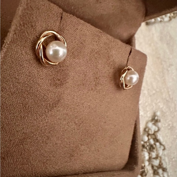 Lustrous 14K Pearl Stud Earrings 4.7mm - Picture 2 of 8